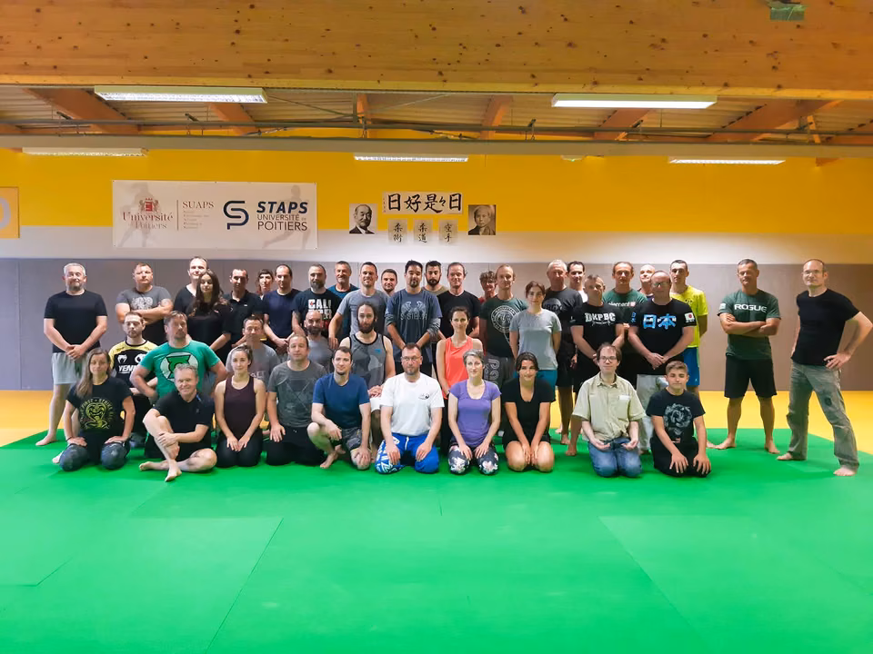 Séance d'initiation Systema au PEC Arts Martiaux